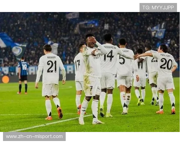 皇马补时再造任意球，直接攻门逼出扑救，皇马替补